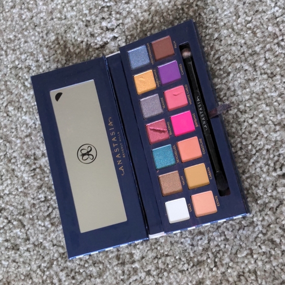 Anastasia Beverly Hills Other - Anastasia Beverly Hills Riviera Eyeshadow Palette